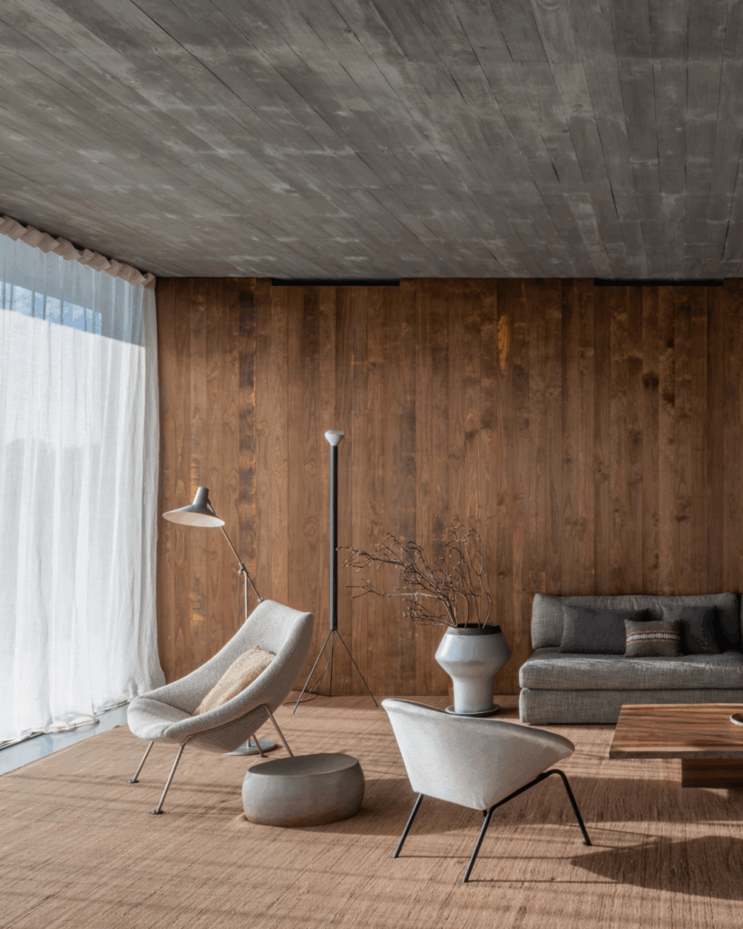 Inside of Eddie Roschi's House Fonte das Perdizes